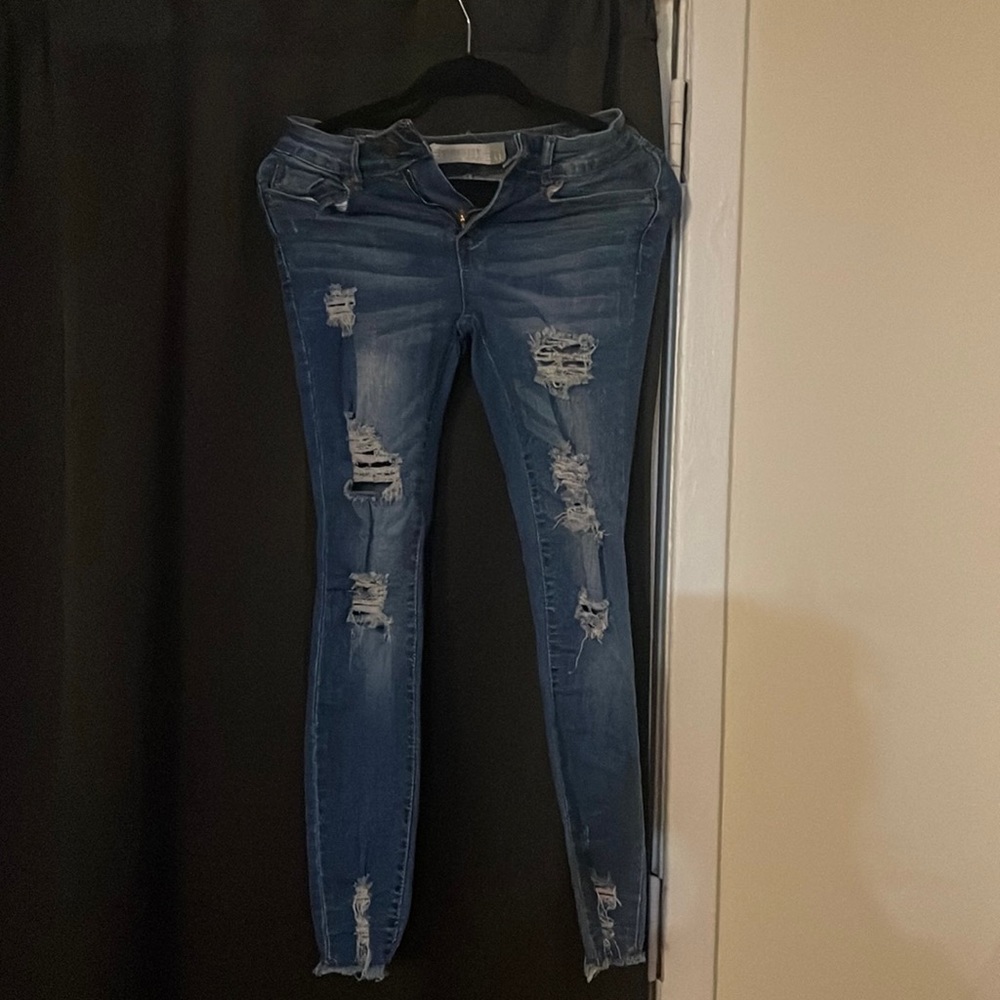 Distressed skinny jeans